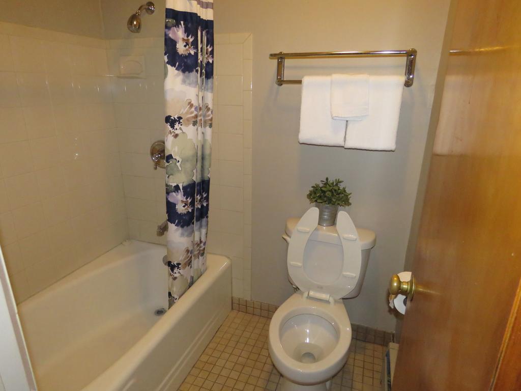Gateway Inn Оук Лоун Екстериор снимка