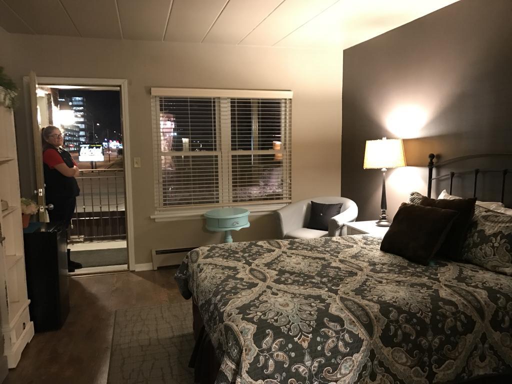 Gateway Inn Оук Лоун Екстериор снимка